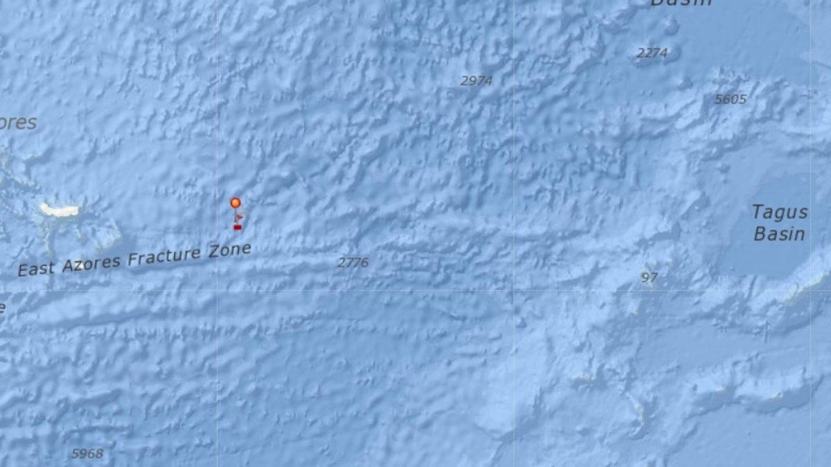 Naufraga un pesquero gallego cerca de las Azores y rescatan a sus 11 tripulantes