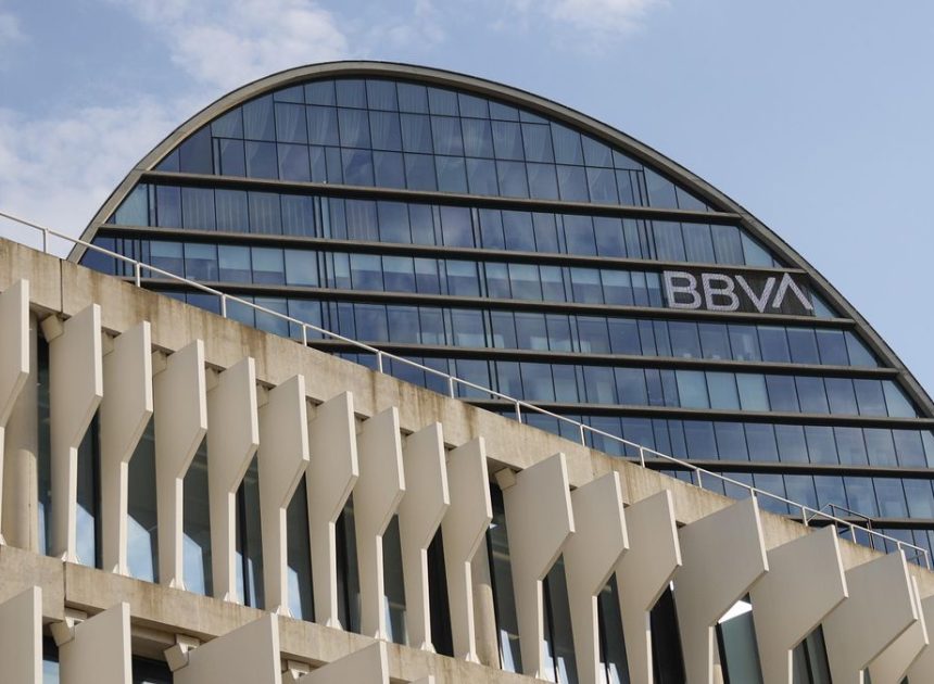 BBVA recurre al Supremo la decisión del Gobierno de impedir su fusión con Sabadell