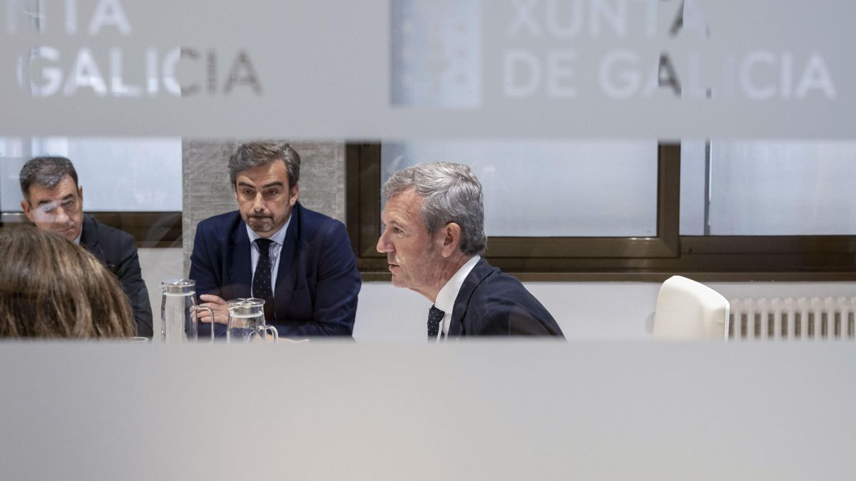 Rueda admite ahora que hubo medios de la Xunta parados en los incendios por falta de personal para cubrir las 24 horas