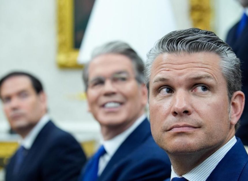 El secretario de defensa de Estados Unidos retuitea un vídeo religioso que dice que las mujeres no deberían votar