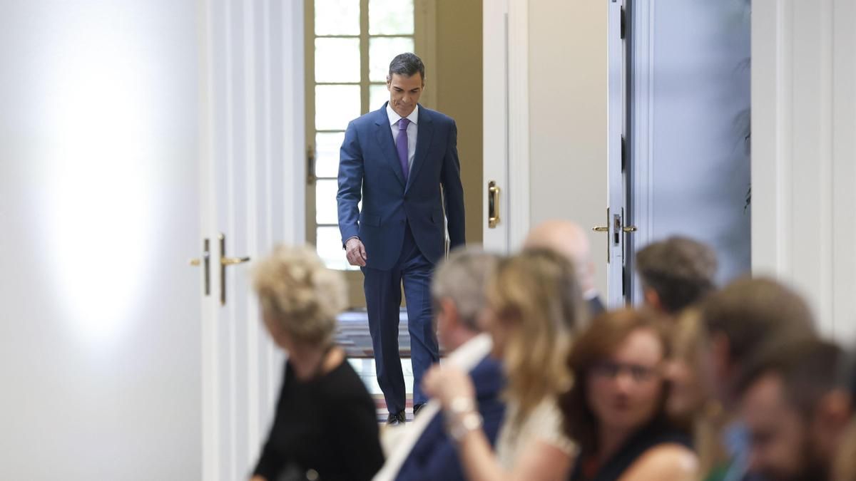 Sánchez prepara para el nuevo curso medidas sociales y anticorrupción que obliguen al PP a retratarse