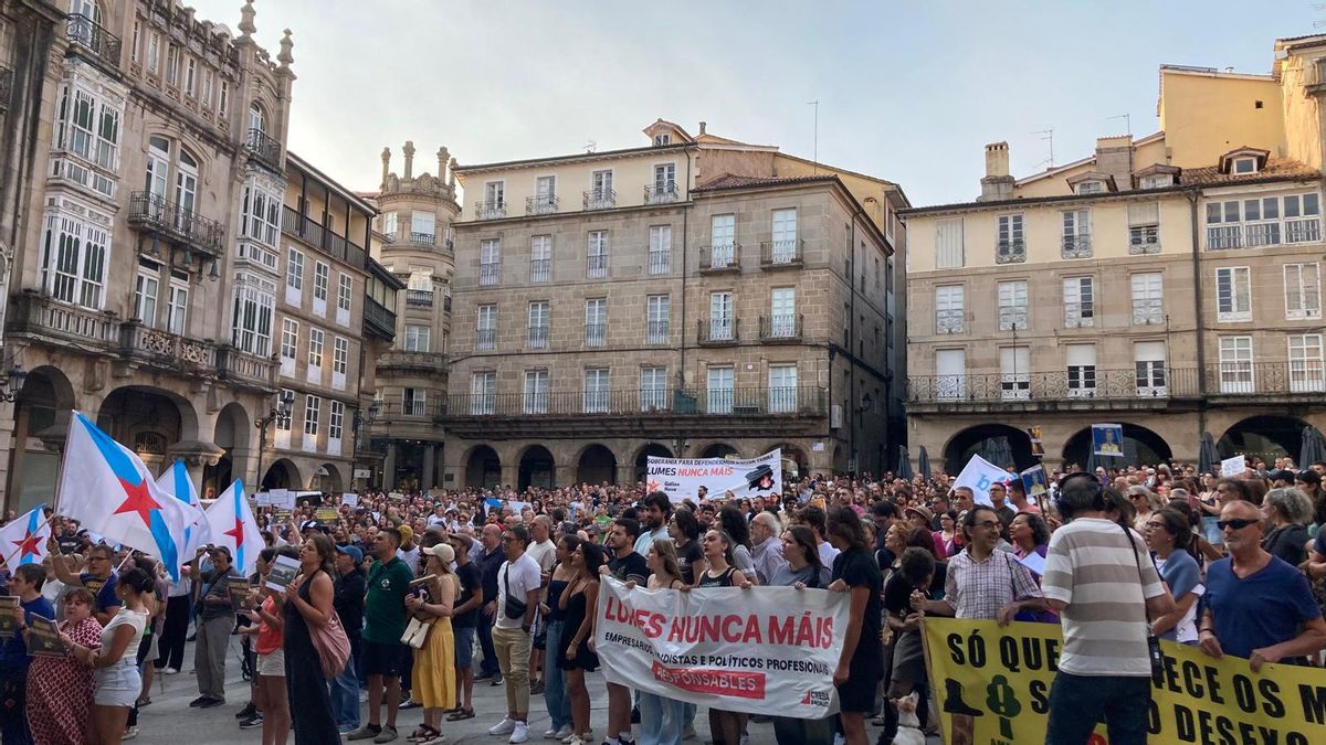 Multitudinarias protestas claman contra la política forestal de la Xunta: «Galicia arde, Rueda responsable»