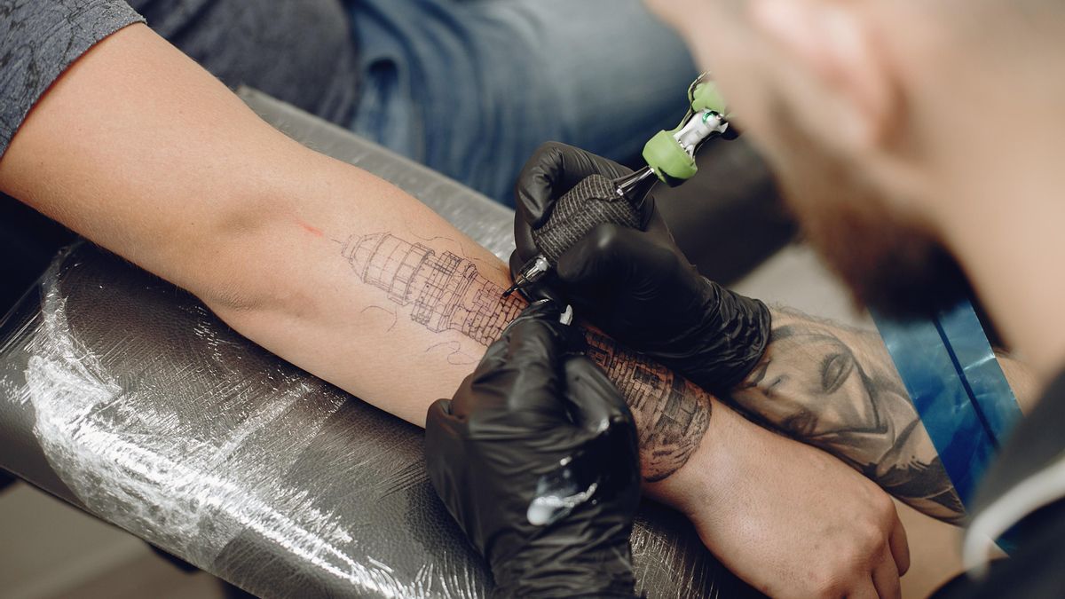 Siete cosas que tener en cuenta si estás pensando en eliminar tus tatuajes