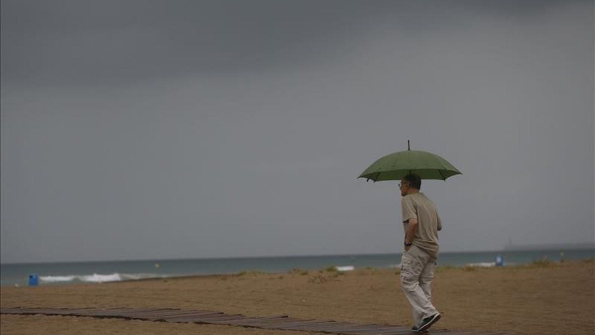 Chubascos y tormentas fuertes en Catalunya, Baleares y Comunitat Valenciana, con aviso amarillo por altas temperaturas en Alicante