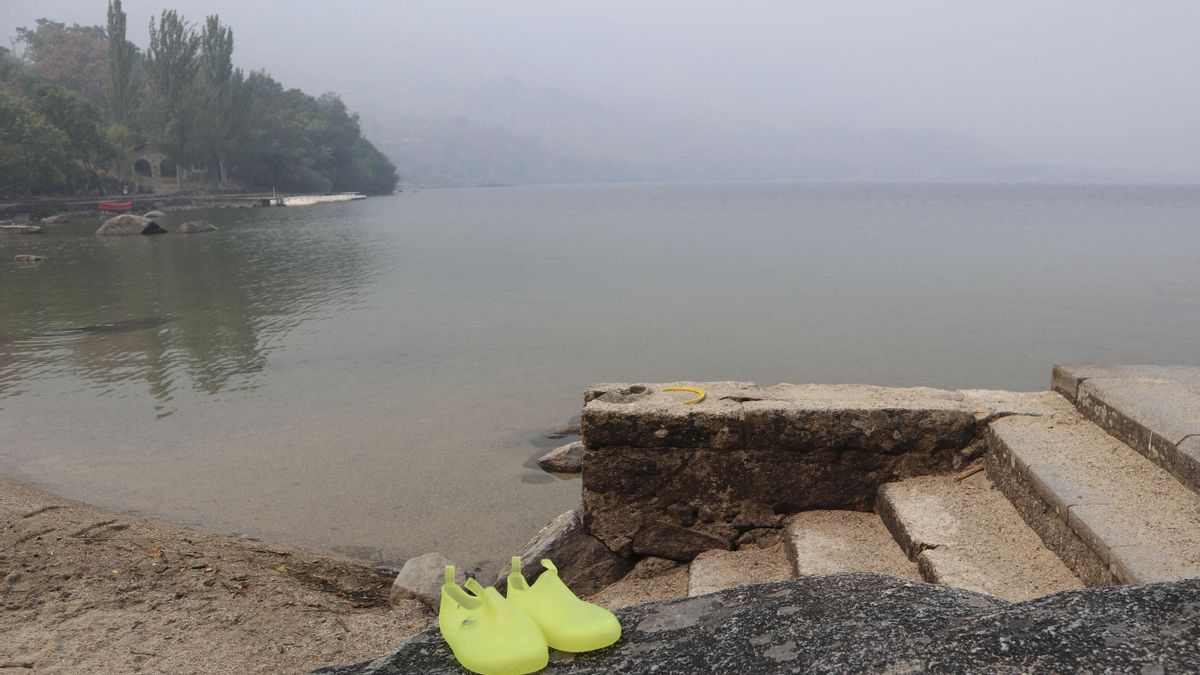Desalojan dos localidades y confinan los pueblos próximos al Lago de Sanabria, en Zamora, por el peligro del incendio