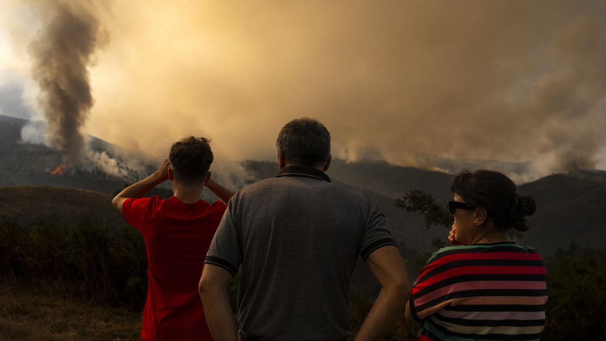 Dos incendios sin control afectan a más de mil hectáreas en la provincia de Ourense
