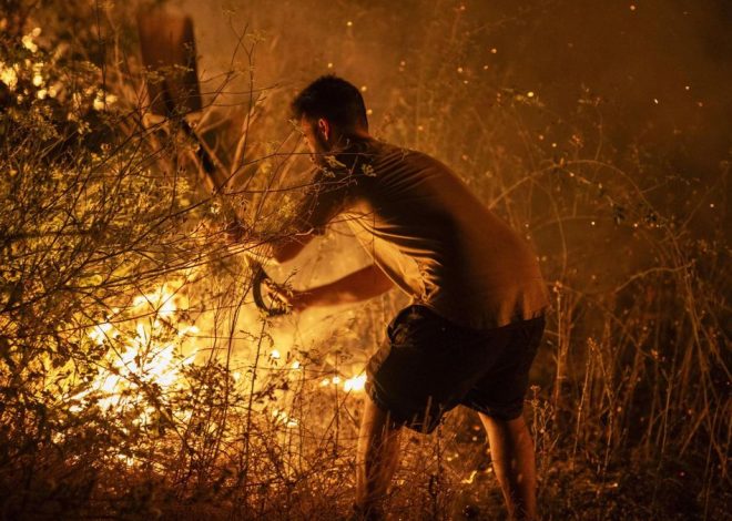 Las llamas siguen sin control en Ourense: aldeas cercadas y más confinamientos y desalojos con 42.000 hectáreas arrasadas
