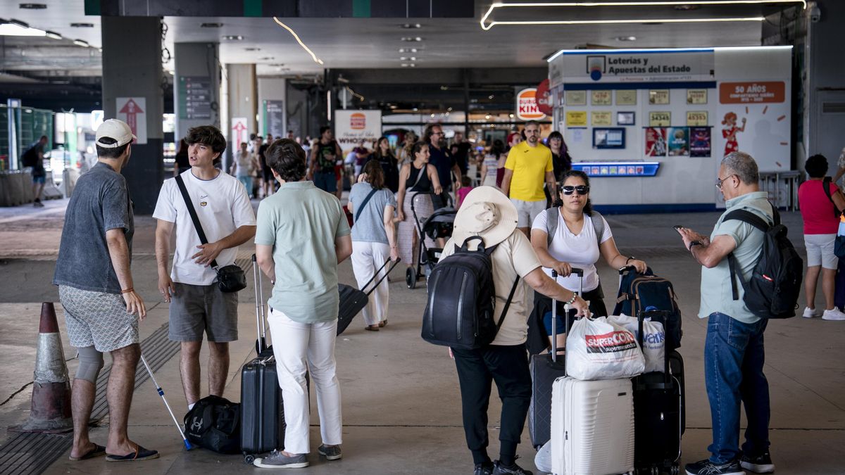 Suspendido durante todo el viernes el servicio de trenes entre Galicia y Madrid por los incendios