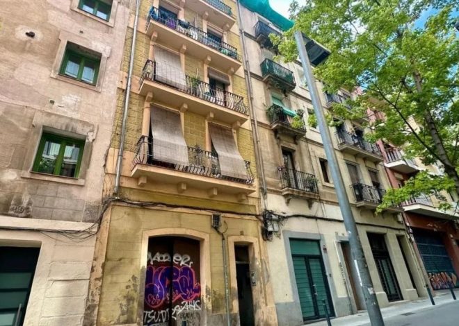 El Ayuntamiento de Barcelona compra una finca en Gràcia que era una herencia no reclamada y llevaba años ocupada