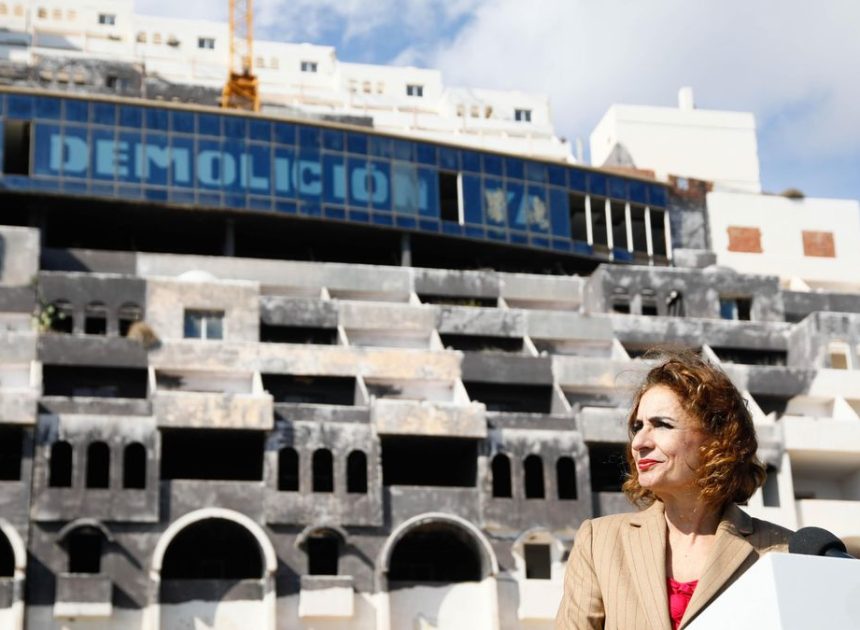 La promotora del Algarrobico recurre el proceso de expropiación y frena el plan del Gobierno de derribar el hotel este año