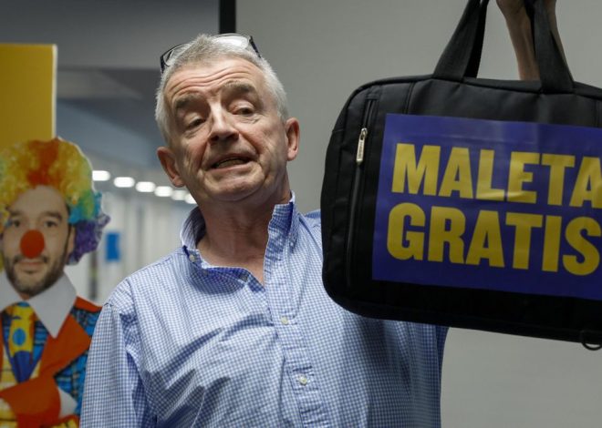 Ryanair eleva a 2,50 euros la prima a sus empleados por cada maleta de mano detectada que no cumpla las medidas