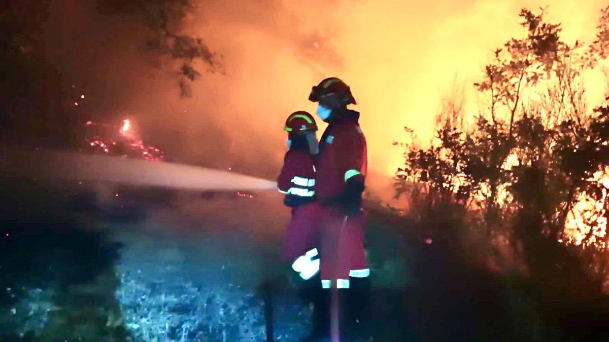 El fuego de Jarilla en Cáceres cruza la frontera extremeña tras devastar 15.464 hectáreas y llega a Salamanca