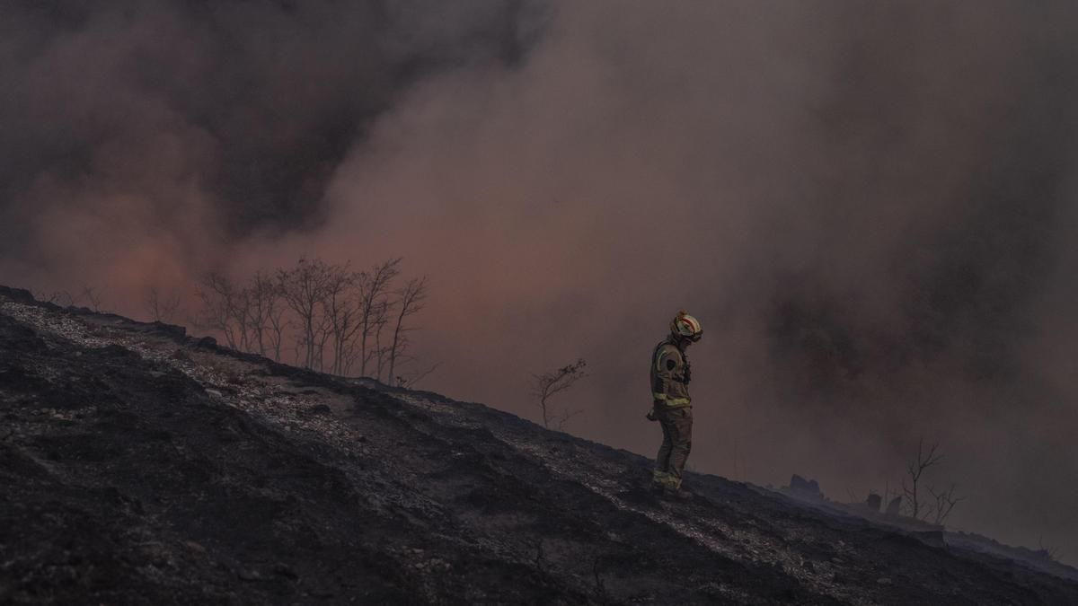 Los bomberos forestales en Galicia denuncian falta de prevención y de medios: «La sensación es de derrota»