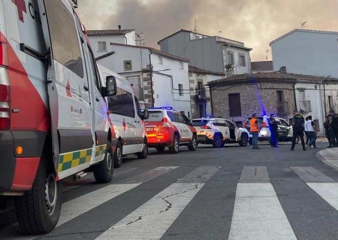 Evacuada con éxito toda la población de Cabezabellosa (Cáceres) ante el avance del incendio que amenaza al pueblo