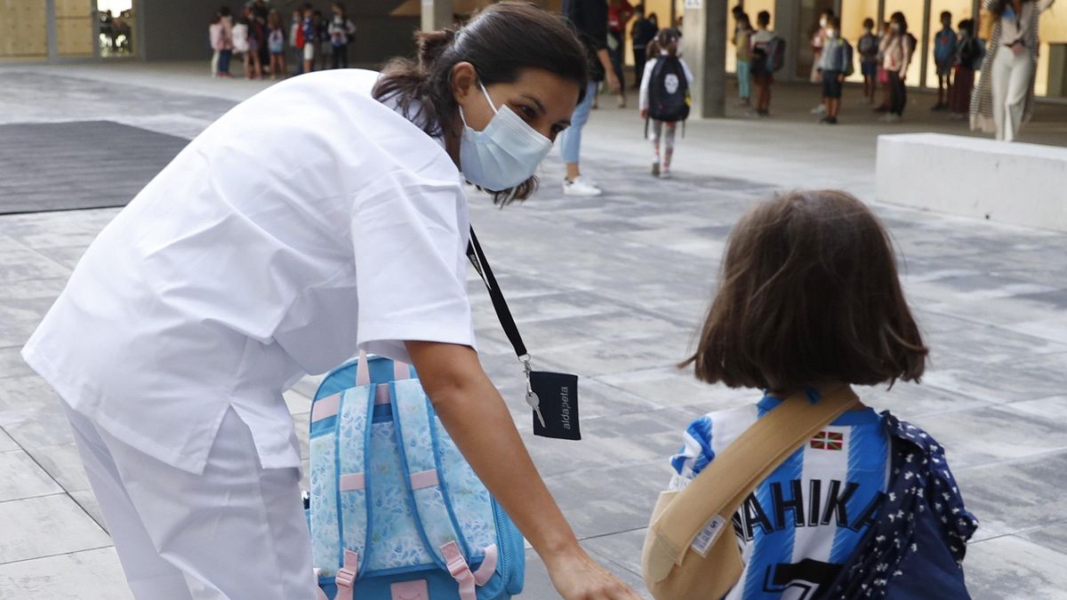 Decenas de enfermeras escolares de Madrid se quedan sin nuevo destino: «La opacidad se ha convertido en ansiedad»