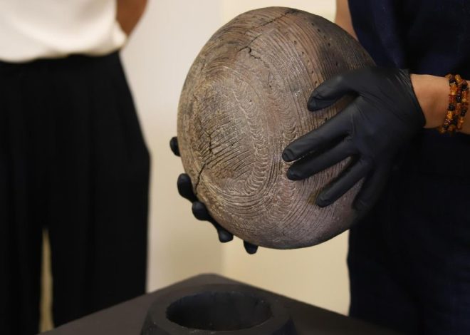 La vasija aborigen completa hallada en una cueva funeraria de Tijarafe, datada entre los siglos  XIII y XV
