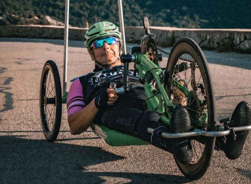 El techo de África en bicicleta adaptada: la increíble gesta de Mix Manresa en el Kilimanjaro