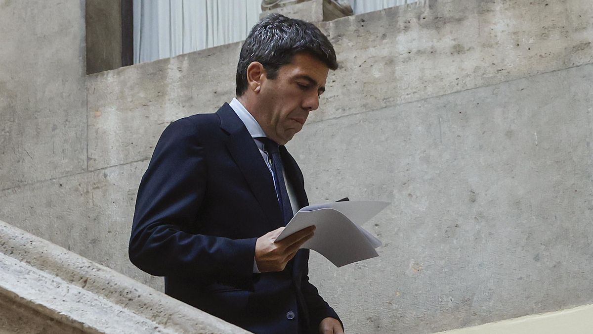 Pánico en el Consell de Mazón tras las revelaciones sobre falsos currículums: 9 altos cargos publican sus títulos en tiempo récord