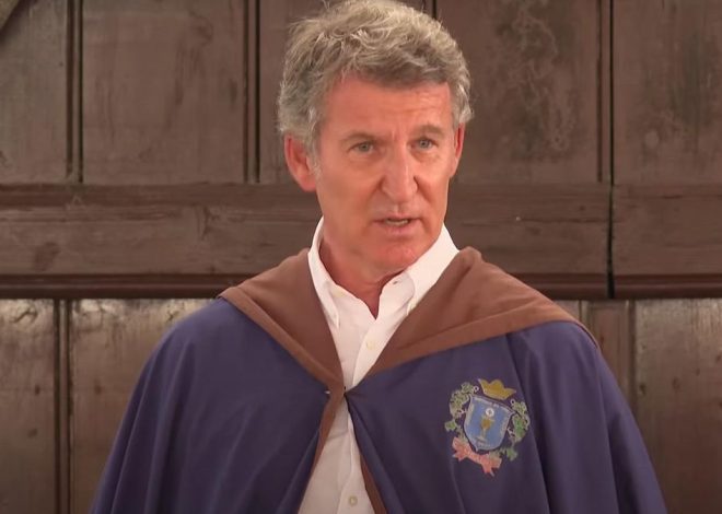 Feijóo manda un consejo a quien no ha pillado su broma de que las «vacaciones están sobrevaloradas»: «Tómate un Albariño y descansa»