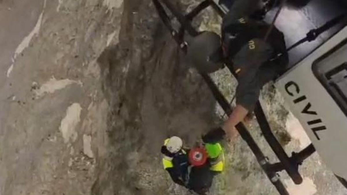Dos especialistas de la Guardia Civil resultan heridos durante un rescate a dos escaladores en Benasque