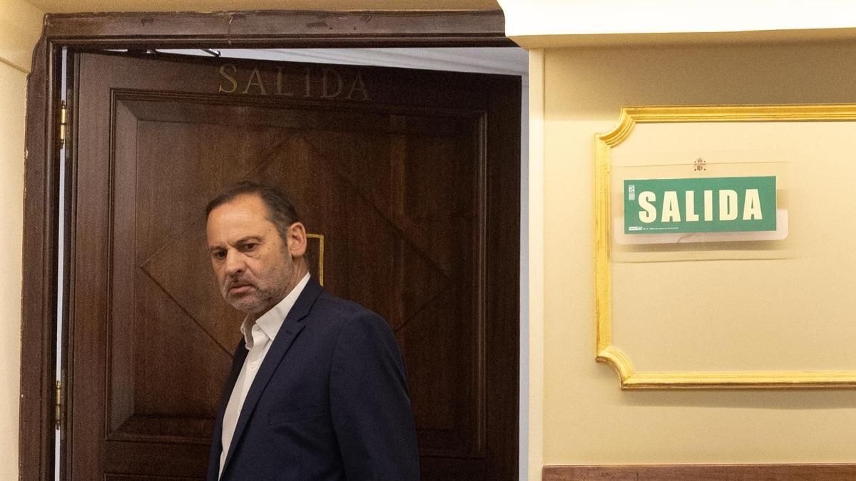 La expareja de Ábalos cobró 43.978 euros de dos empresas públicas sin ir a trabajar