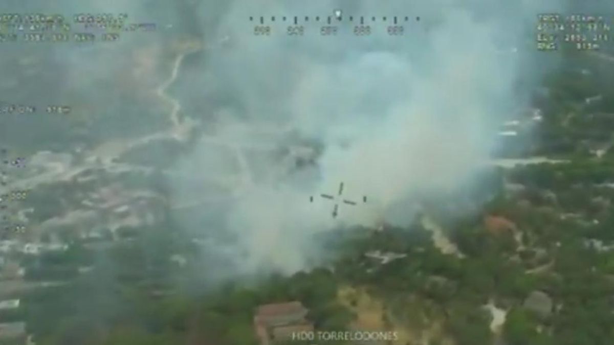 Un incendio de vegetación en Torrelodones obliga a evacuaciones de urgencia en una urbanización