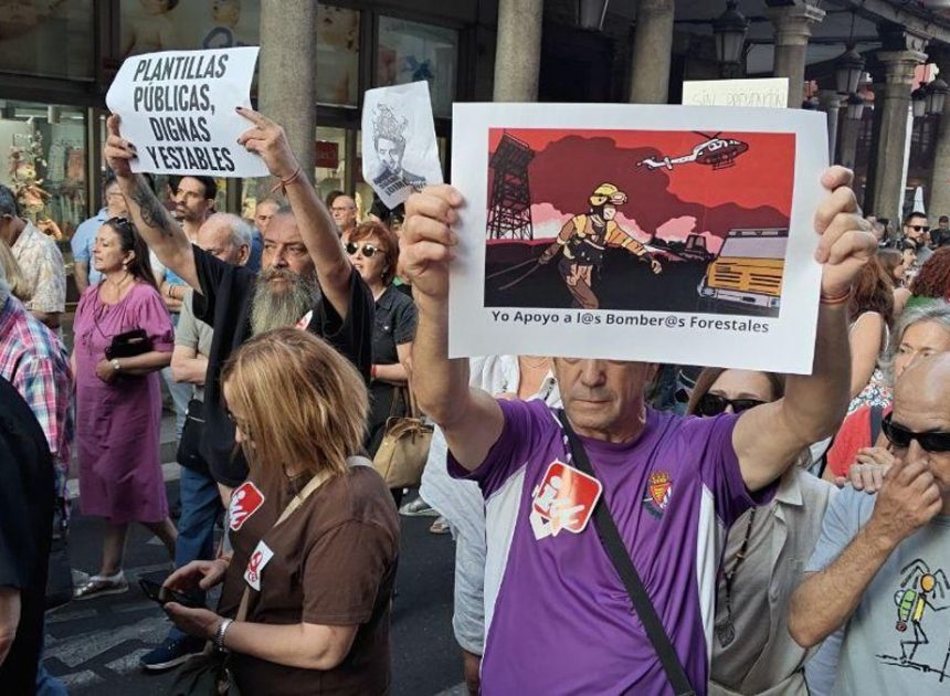 El clamor ciudadano de las dimisiones de Mañueco y Quiñones llega a Valladolid: «Castilla y León quemada por la Junta»