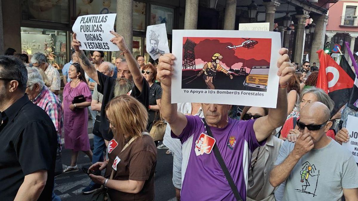 El clamor ciudadano de las dimisiones de Mañueco y Quiñones llega a Valladolid: «Castilla y León quemada por la Junta»