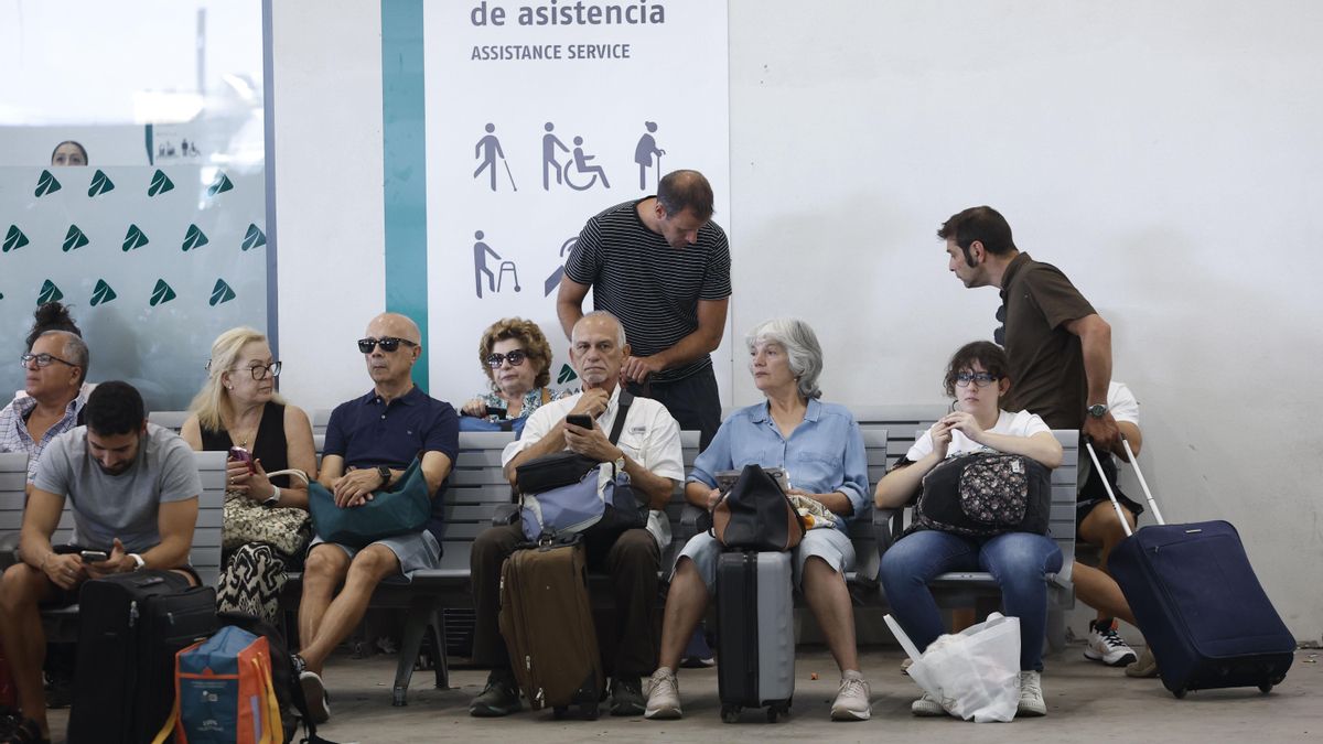 Renfe anuncia que la línea de alta velocidad entre Galicia y Madrid se restablecerá en la tarde de este miércoles