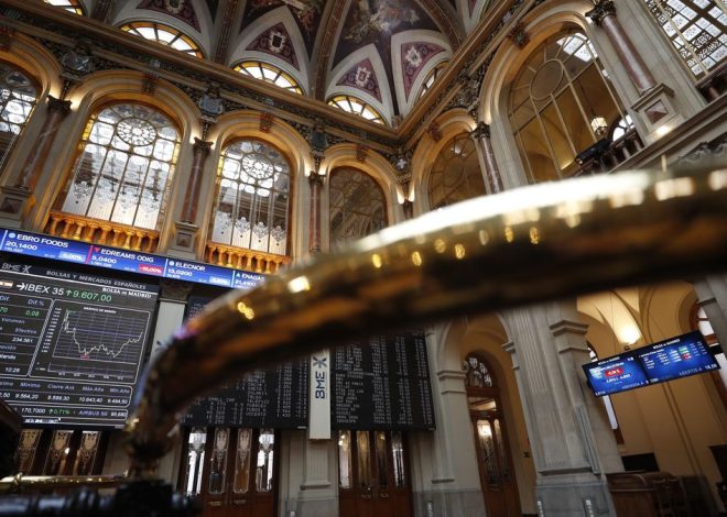 El Ibex 35 cierra por encima de los 15.000 puntos por primera vez en 18 años