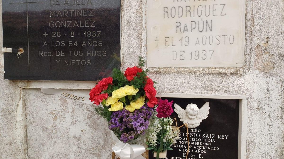 ¿Quién robó las flores a Rapún? Desaparece el ramo de la tumba del novio de Lorca en su aniversario