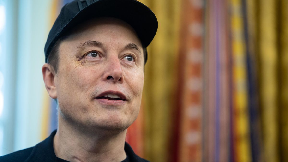 Elon Musk demanda a Apple y OpenAI por su acuerdo para integrar ChatGPT en los iPhone