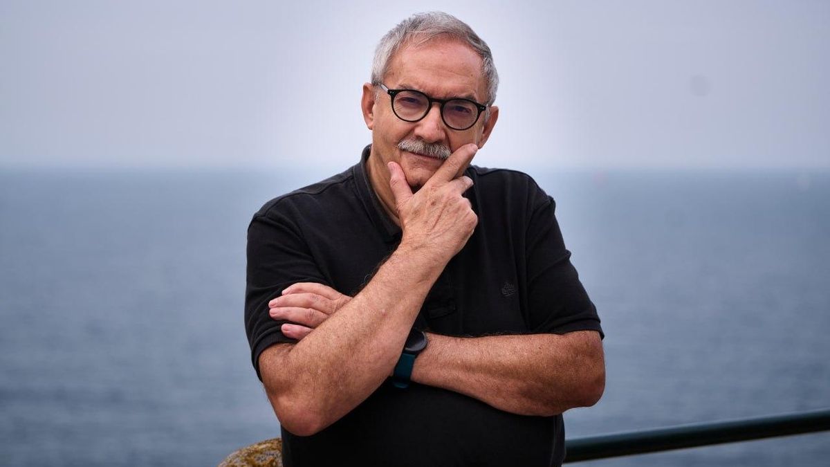 Manuel Rico, poeta: «Si no hay descubrimiento de nuevas formas en la poesía, no hay conciencia crítica que valga»
