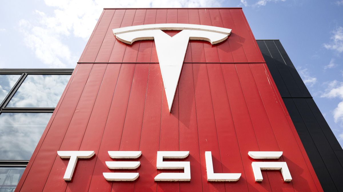 Un jurado ordena a Tesla pagar 329 millones de dólares por un accidente mortal vinculado con su autopiloto