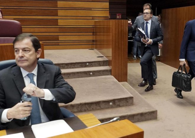 La oposición acorrala a Mañueco en las Cortes de Castilla y León: «Debe dimitir por su incompetencia»