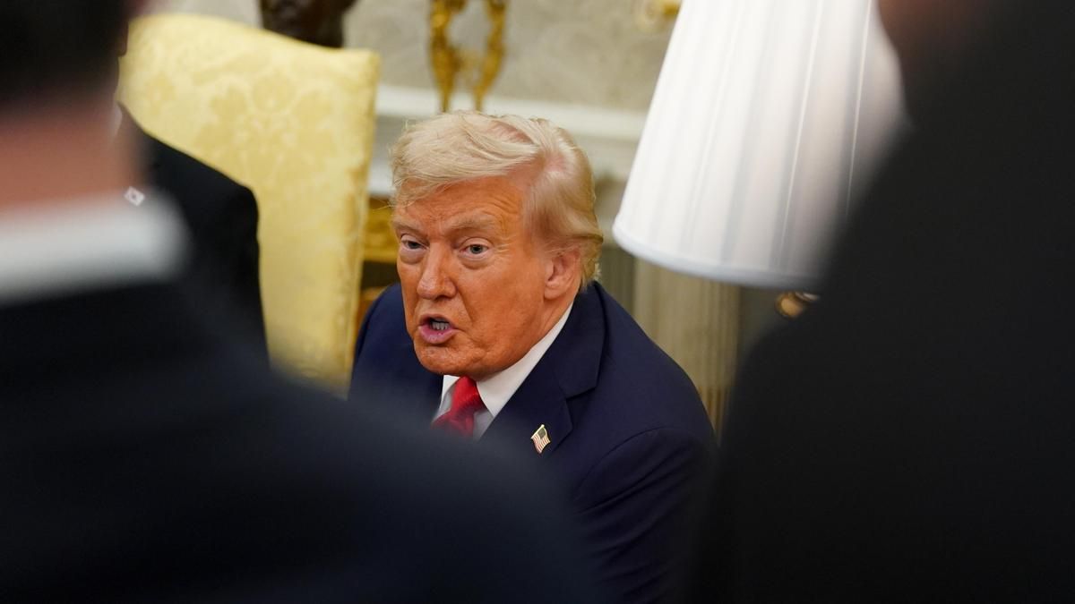 Una jueza de EEUU bloquea las deportaciones rápidas de migrantes de Trump
