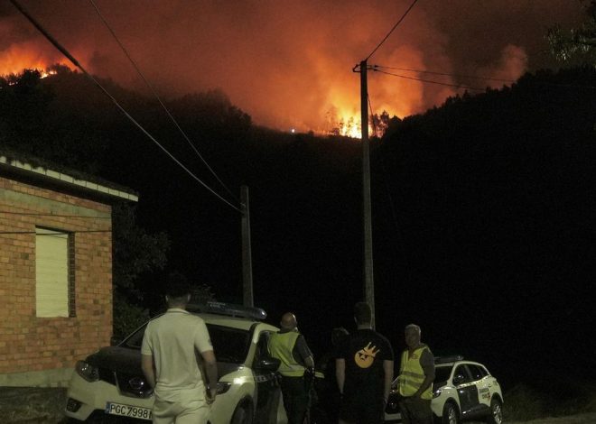 Noche de evacuaciones en Galicia: los incendios salen de Ourense y obligan a desalojar a 100 personas en Pontevedra y Lugo