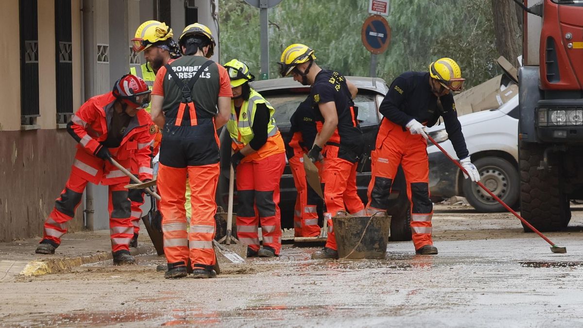 Los bomberos forestales valencianos cifran en 300 el déficit de efectivos para cubrir el servicio 24 horas prometido por Mazón