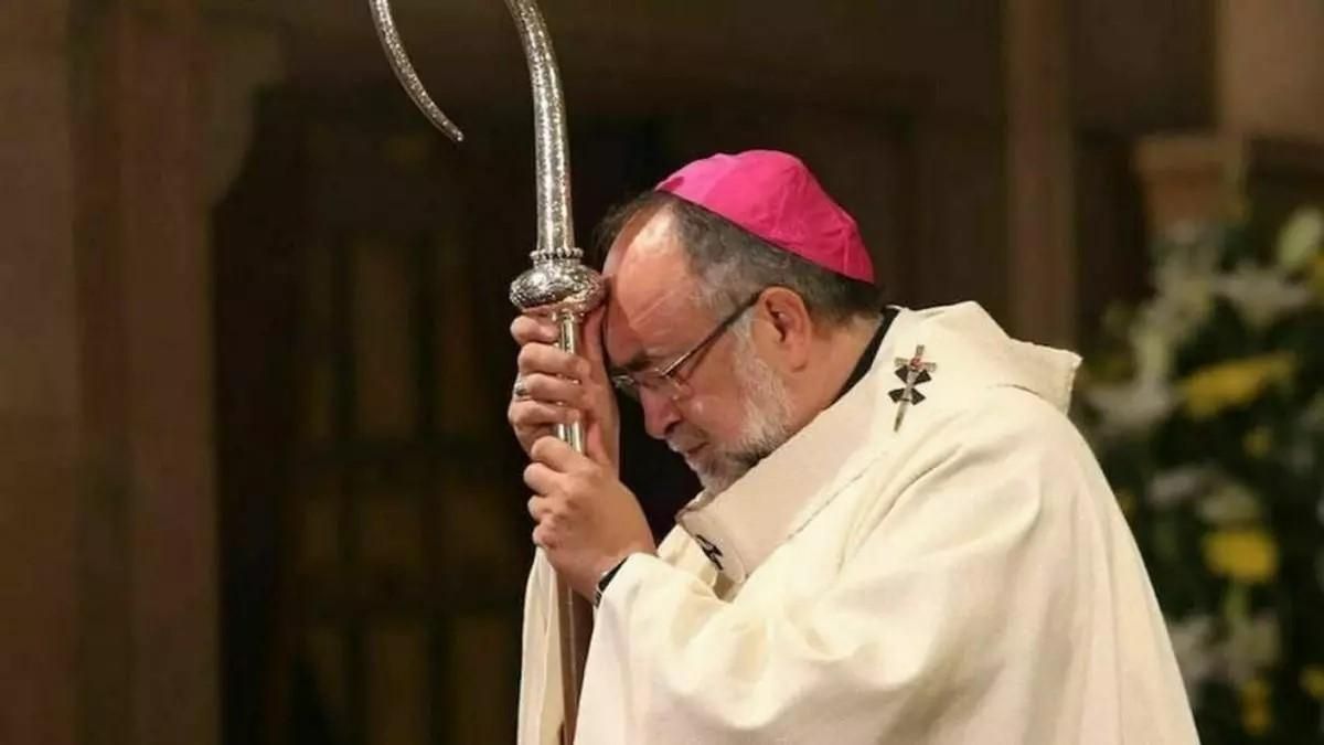 El arzobispo de Oviedo entra en la polémica de Jumilla y exige reciprocidad a los «moritos» que «asesinan» cristianos «dentro de sus territorios»