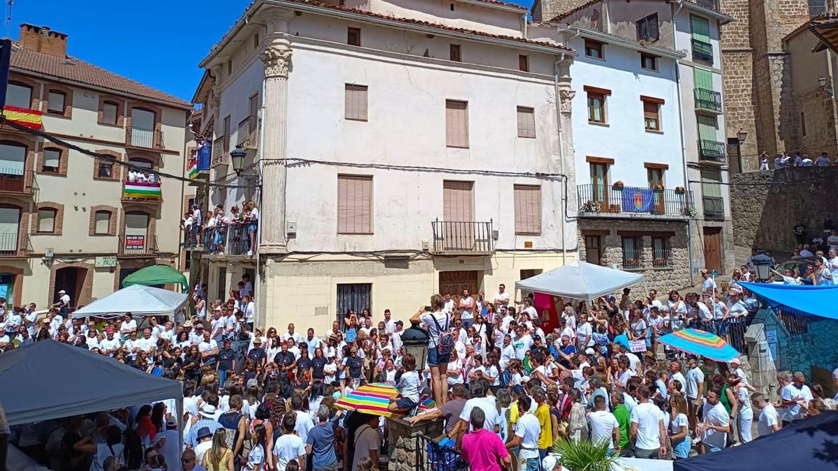 Los pueblos riojanos se llenan en verano y sus negocios «hacen el agosto» para aguantar el resto del año