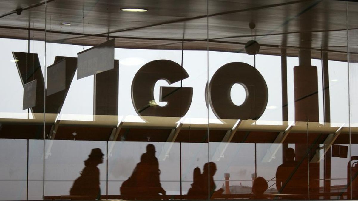 Las aerolíneas hacen su particular agosto ante el corte de la alta velocidad entre Galicia y Madrid