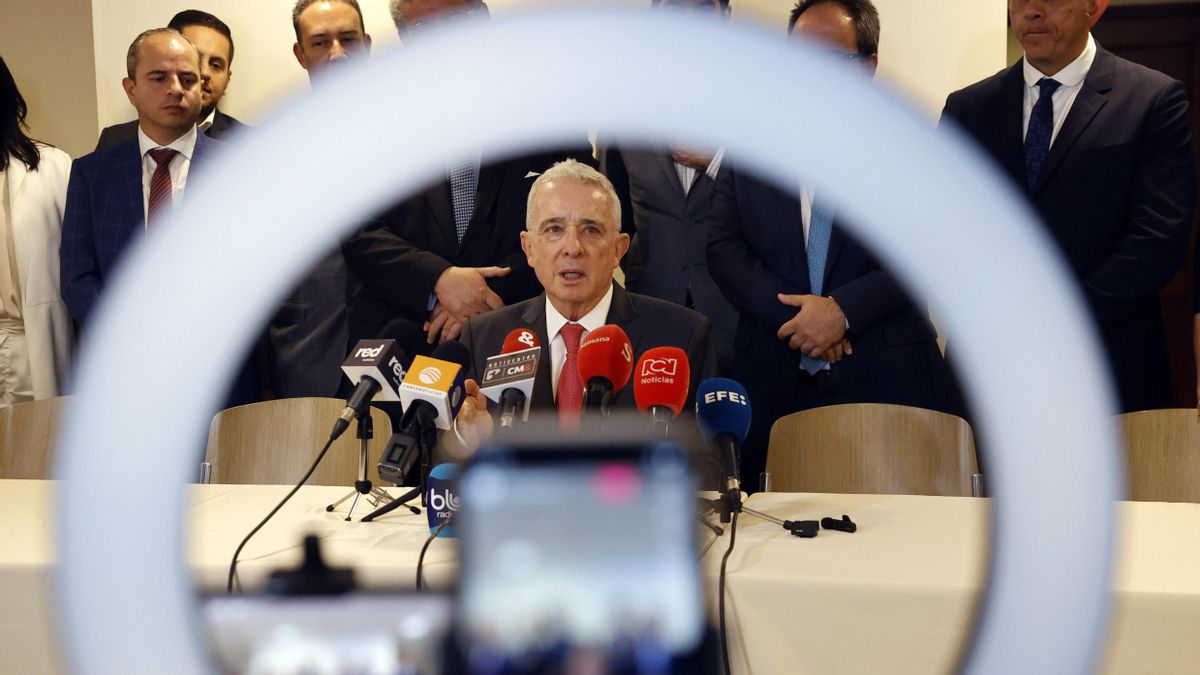 Uribe y los paramilitares: la cruenta sombra que sobrevuela la condena y el currículo del expresidente de Colombia