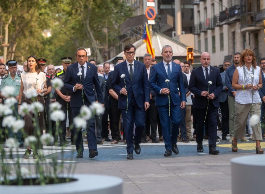 Barcelona rinde homenaje a las víctimas del 17-A en el octavo aniversario del atentado