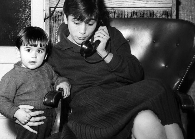 ‘De hija a madre, de madre a hija’: el hilo maternofilial que teje la vida y la obra de Carmen Martín Gaite