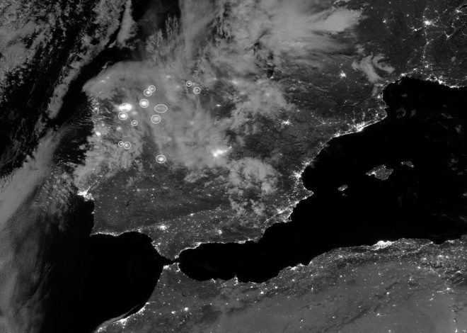 La noche infernal en la península, vista desde el satélite: al menos 12 grandes fuegos iluminan el cielo