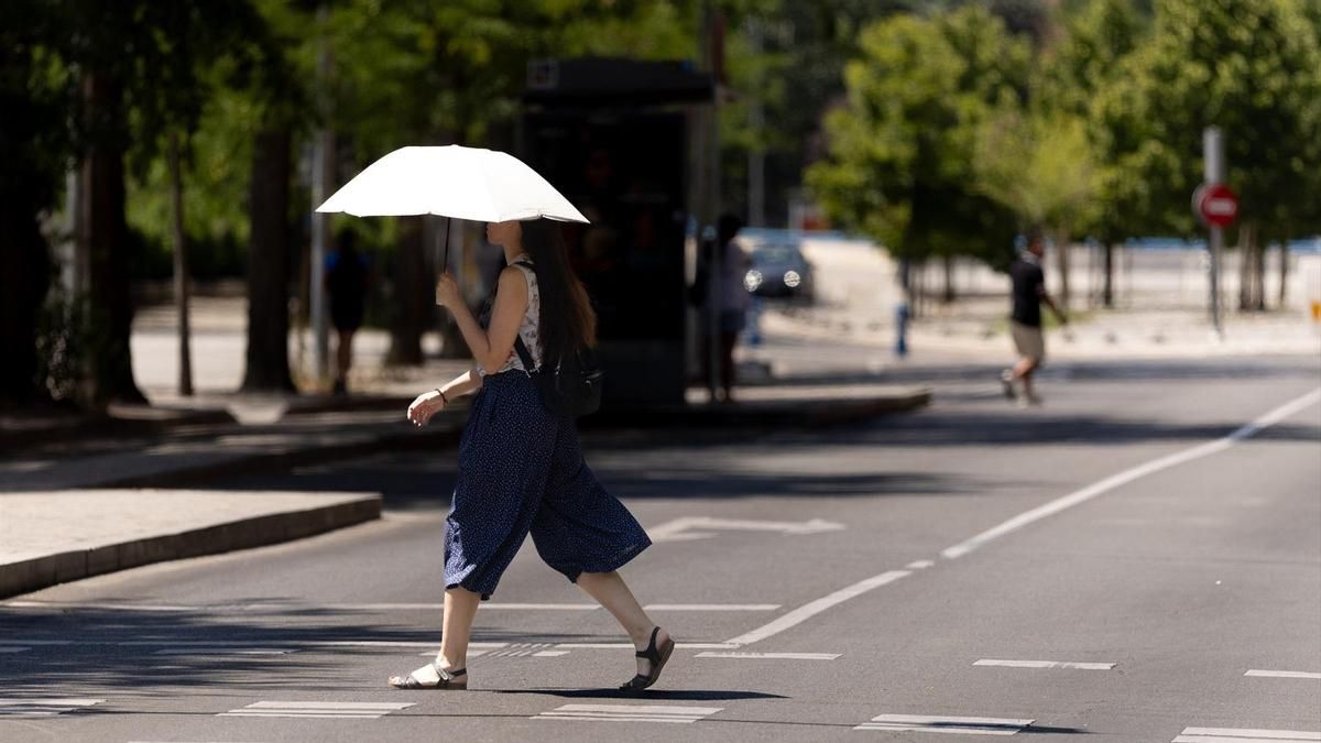 AEMET prevé tormentas y fuerte viento en algunas zonas de Catalunya y Aragón, mientras siguen los avisos por altas temperaturas