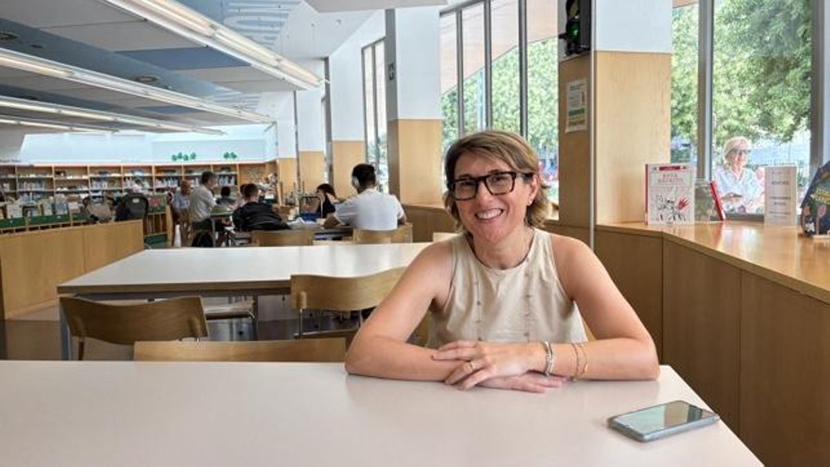 Una mañana en la premiada biblioteca que soñaron los vecinos: «Vengo cada día, es mi gimnasio intelectual»