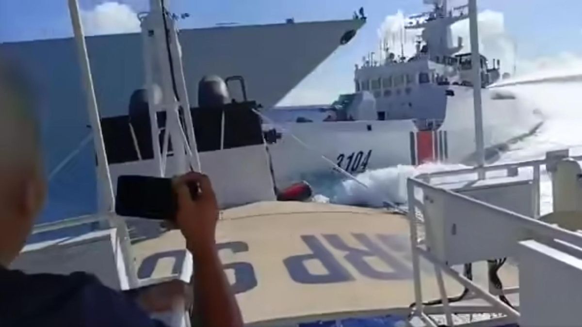 Un barco de guerra chino choca con otro de la guardia costera cuando perseguía a una embarcación filipina