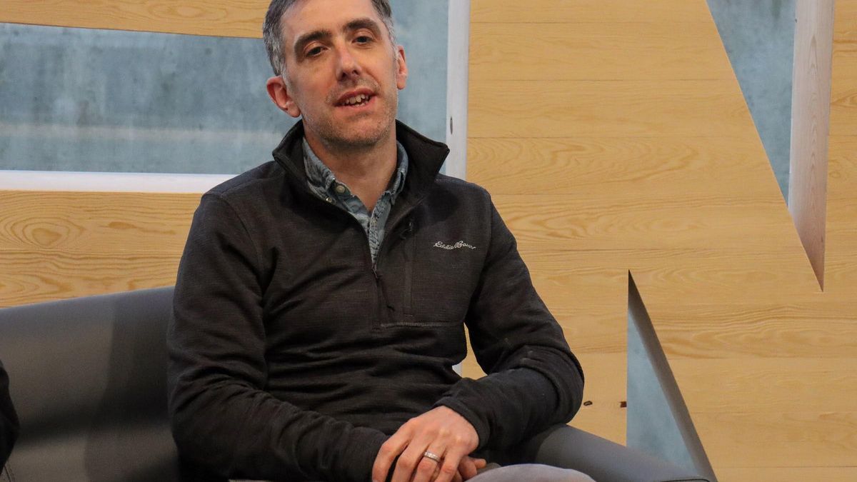 James D.A. Millington, experto en paisajes socioecológicos: «No arde solo la vegetación, arde nuestra relación con el territorio»