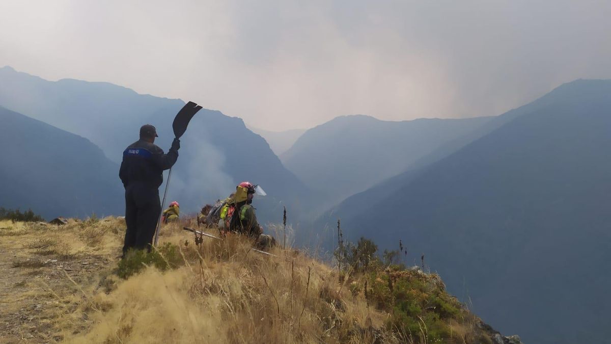 La cumbre más alta de Galicia sucumbe a las llamas en un incendio que la Xunta ocultó durante días